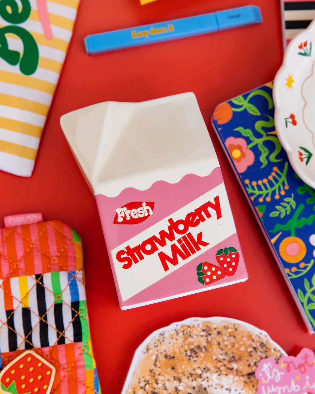 Vase Strawberry Milk